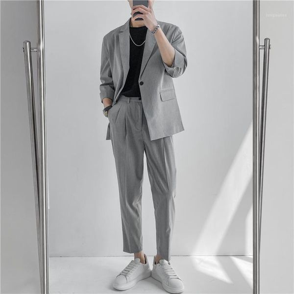 men's suits & blazers 2021 summer unique design british suit shorts striped half sleeve mens 2 pieces blazer+pants casual green, White;black
men's suits & blazers 2021 summer unique design british suit shorts striped half sleeve mens 2 pieces blazer+pants casual green, White;black