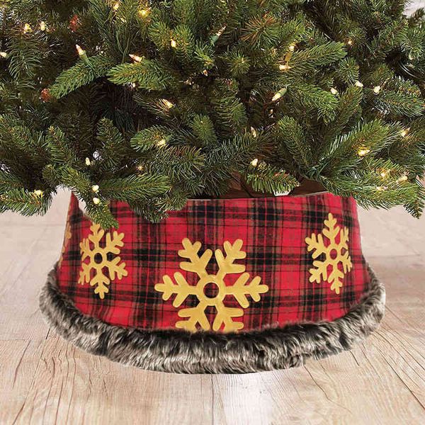 2022 new decoration red black lattice embroidery golden snowflake pattern tree bottom apron christmas tree skirt
2022 new decoration red black lattice embroidery golden snowflake pattern tree bottom apron christmas tree skirt
