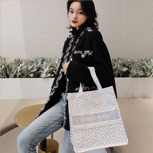 designer style bag creative simple fashion shopping tote 2021 trendy large capacity portable book storage handbag
designer style bag creative simple fashion shopping tote 2021 trendy large capacity portable book storage handbag