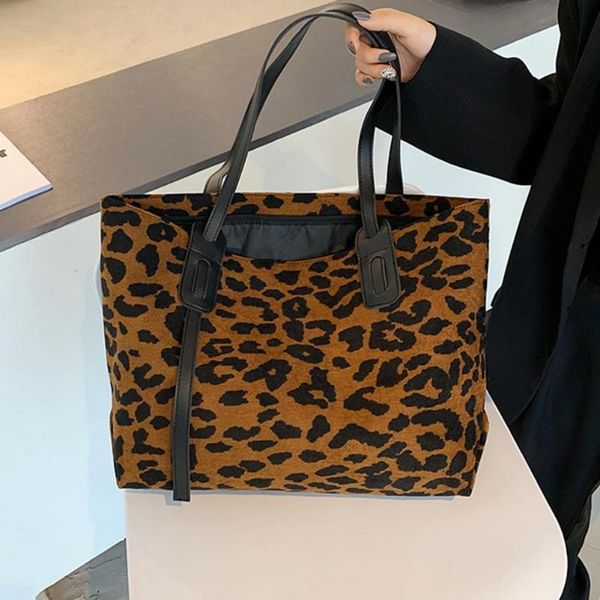duffel bags 2021 fashion shoulder bag all-match large capacity 2 pattern faux leather women zip closure tote handbag for daily life
duffel bags 2021 fashion shoulder bag all-match large capacity 2 pattern faux leather women zip closure tote handbag for daily life