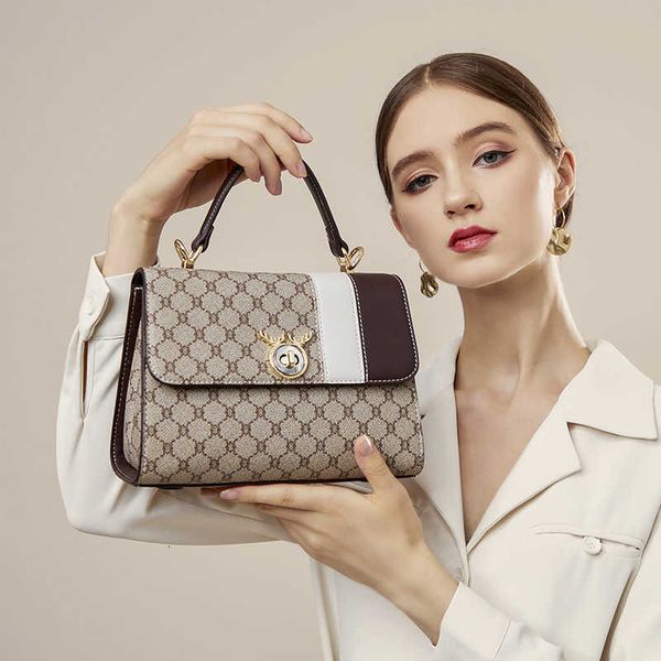 luxury handbags 2021 leather women's light luxury niche fashion texture printed splicing single shoulder portable msenger bag
luxury handbags 2021 leather women's light luxury niche fashion texture printed splicing single shoulder portable msenger bag
