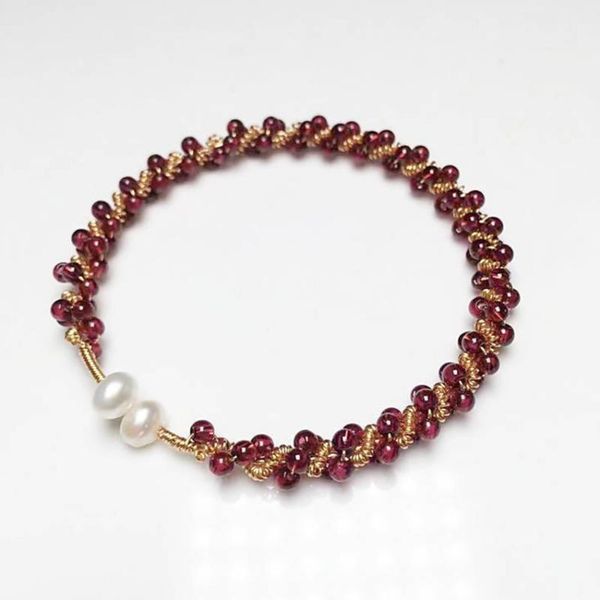bangle fysl light yellow gold color geometric shape garnet stone for women with pearls jewelry, Black
bangle fysl light yellow gold color geometric shape garnet stone for women with pearls jewelry, Black