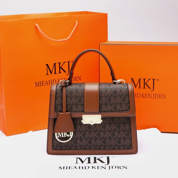 hong kong bag 2021 new fashion small one shoulder messenger versatile leather women's handbag
hong kong bag 2021 new fashion small one shoulder messenger versatile leather women's handbag