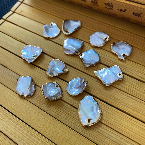 charms natural freshwater shell pendant white irregular shape perforated diy exquisite jewelry decoration accessories wholesale, Bronze;silver
charms natural freshwater shell pendant white irregular shape perforated diy exquisite jewelry decoration accessories wholesale, Bronze;silver