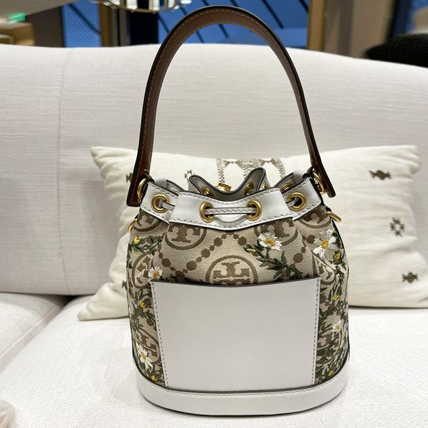 underarm 2021 new fashion one shoulder portable small bucket bag soft skin capacity
underarm 2021 new fashion one shoulder portable small bucket bag soft skin capacity