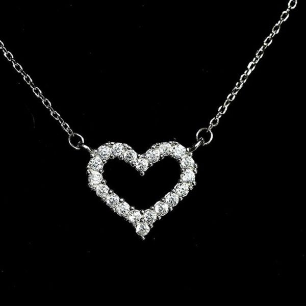 new concise style silver necklace full diamond love heart necklace female love zircon pendant one chain silver necklace short clavicle chain
new concise style silver necklace full diamond love heart necklace female love zircon pendant one chain silver necklace short clavicle chain