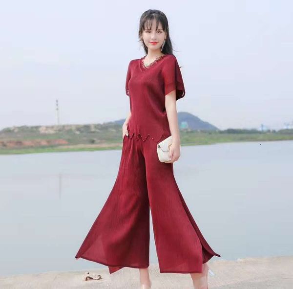 dresses style v-neck beading t-shirt in the fold flared trousers solid two-piece outfit stock, White
dresses style v-neck beading t-shirt in the fold flared trousers solid two-piece outfit stock, White