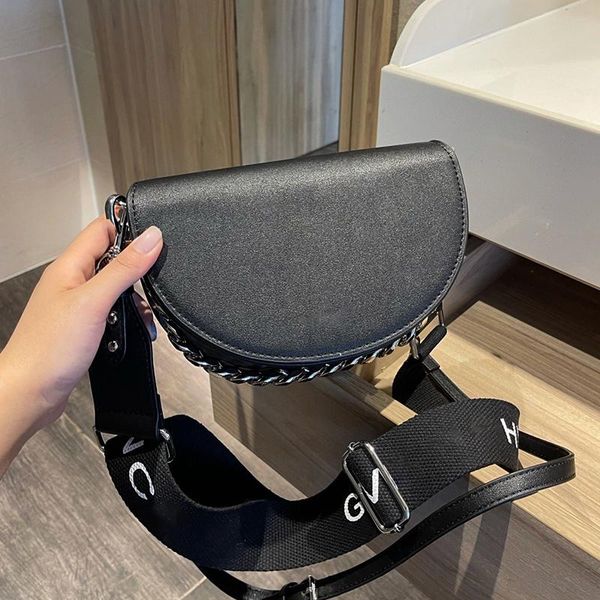 evening bags 2021 ladies retro semi-circle bag solid color fashion high-end chain leather shoulder messenger quick saddle
evening bags 2021 ladies retro semi-circle bag solid color fashion high-end chain leather shoulder messenger quick saddle