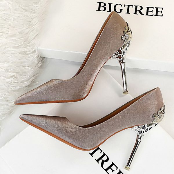 2021 shoes satin woman pumps women heels metal heel stiletto heels gold black red wedding shoes high heels female shoes 1
2021 shoes satin woman pumps women heels metal heel stiletto heels gold black red wedding shoes high heels female shoes 1