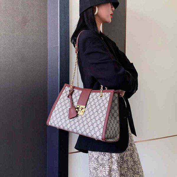 handbag simple atmosphere large capacity printed portable tote texture casual one chain women's factory wholesale 70% off
handbag simple atmosphere large capacity printed portable tote texture casual one chain women's factory wholesale 70% off