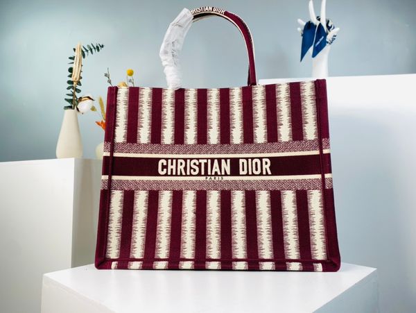 dior shopping bag handbag 2019 handbag fashion printed embroidery canvas handbag shopping bag batch
dior shopping bag handbag 2019 handbag fashion printed embroidery canvas handbag shopping bag batch
