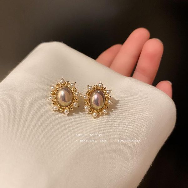 stud korean original design temperament simple retro light luxury pearl advanced oval earrings, Golden;silver
stud korean original design temperament simple retro light luxury pearl advanced oval earrings, Golden;silver