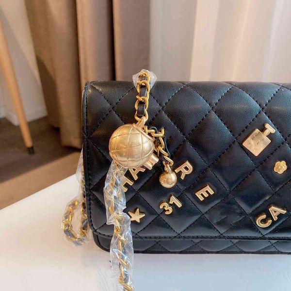 wallets sheepskin female bag letter badge shoulder french fashion c messenger s with gift box 73cg, Red;black
wallets sheepskin female bag letter badge shoulder french fashion c messenger s with gift box 73cg, Red;black