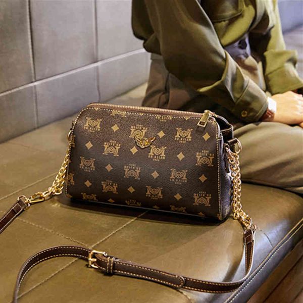 handbag leather women's bag small 2021 fashion autumn and winter foreign style versatile messenger mini chain square, Black;red
handbag leather women's bag small 2021 fashion autumn and winter foreign style versatile messenger mini chain square, Black;red
