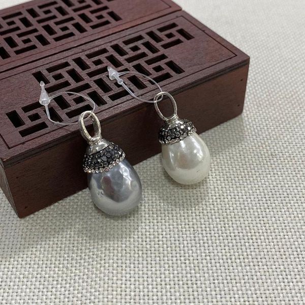 charms natural freshwater shell pendant drop shape suitable for handmade fashion jewelry exquisite gift accessories wholesale, Bronze;silver
charms natural freshwater shell pendant drop shape suitable for handmade fashion jewelry exquisite gift accessories wholesale, Bronze;silver