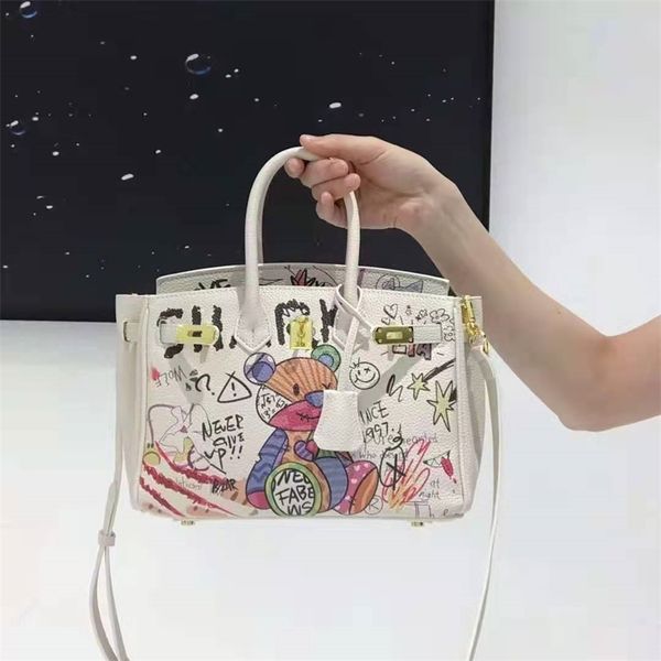 outlet herme flower 2021 bear graffiti 25cm leather portable shoulder bag large capacity and versatile luxuryss wan
outlet herme flower 2021 bear graffiti 25cm leather portable shoulder bag large capacity and versatile luxuryss wan