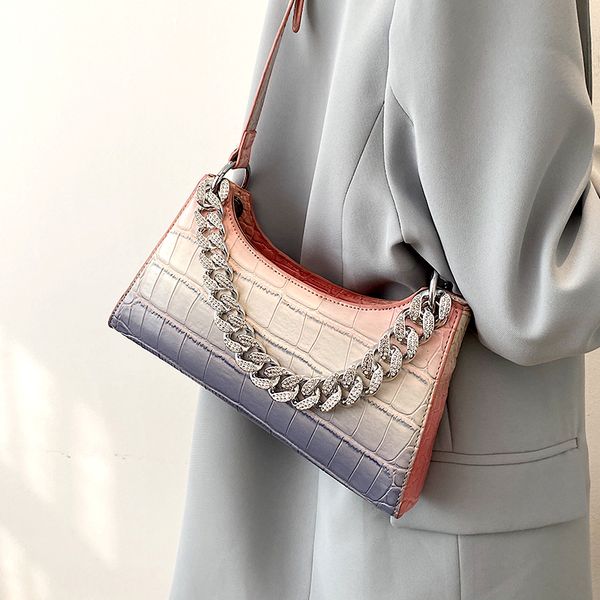 niche design bag 2021 new fashion selling messenger bag french high-end shoulder bag underarm dual-use width 27cm
niche design bag 2021 new fashion selling messenger bag french high-end shoulder bag underarm dual-use width 27cm