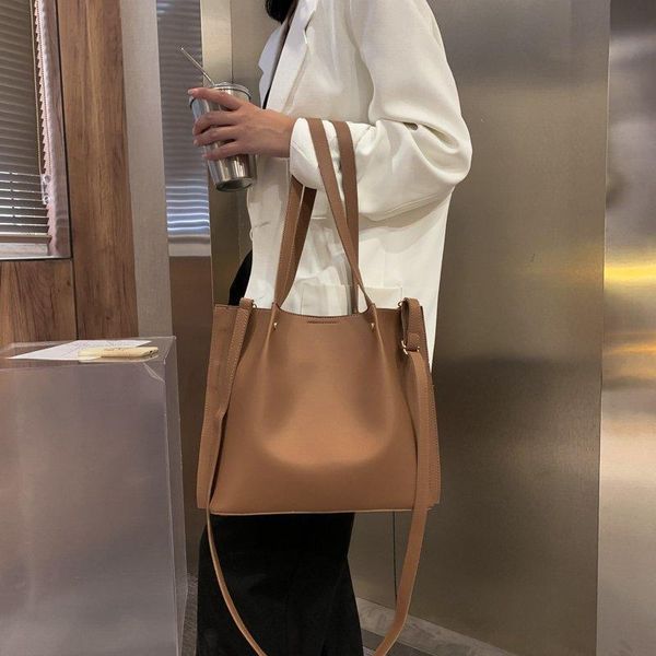 2021 pu leather handbags big women casual female s solid color shoulder bag ladies large sac a main
2021 pu leather handbags big women casual female s solid color shoulder bag ladies large sac a main