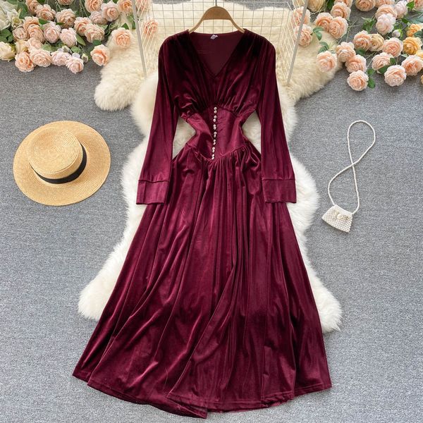 autumn winter women red velvet party dress vintage v-neck long sleeve metal buttons big swing a-line vestidos female new fashion 2022, Black;gray
autumn winter women red velvet party dress vintage v-neck long sleeve metal buttons big swing a-line vestidos female new fashion 2022, Black;gray