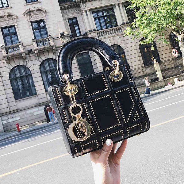 2021 spring new women's bag korean daifei rivet small square fragrance fashion portable shoulder
2021 spring new women's bag korean daifei rivet small square fragrance fashion portable shoulder