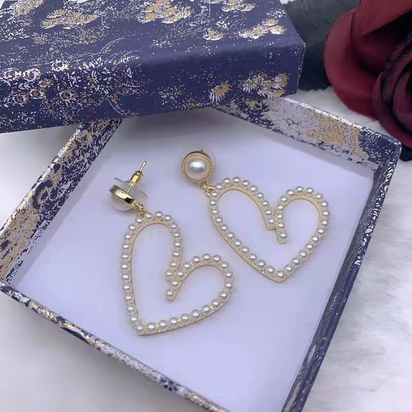 luxury design big diamond heart simple stud earrings new fashion womens hoop earring for woman with box d026, Golden;silver
luxury design big diamond heart simple stud earrings new fashion womens hoop earring for woman with box d026, Golden;silver