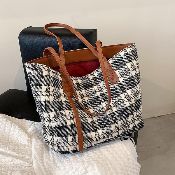 evening bags retro cloth luxury designer high capacity tote handbag for women 2021 trends brand fashion travel shoulder shopping bag
evening bags retro cloth luxury designer high capacity tote handbag for women 2021 trends brand fashion travel shoulder shopping bag