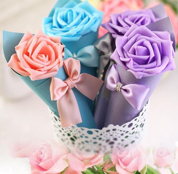 2021 paper cone shape favor holders wedding candy boxes with rose flowers bowknot diamond lot free
2021 paper cone shape favor holders wedding candy boxes with rose flowers bowknot diamond lot free