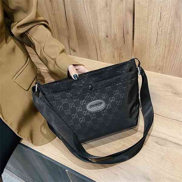 purse women's new signature large capacity single shoulder light and versatile style oxford cloth messenger bag
purse women's new signature large capacity single shoulder light and versatile style oxford cloth messenger bag
