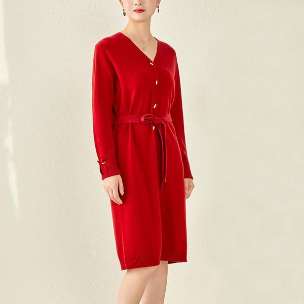 casual dresses autumn winter 2021 knitting quality 100% sheep wool french gentle pure color v-neck slim belt knee-length dress, Black;gray
casual dresses autumn winter 2021 knitting quality 100% sheep wool french gentle pure color v-neck slim belt knee-length dress, Black;gray