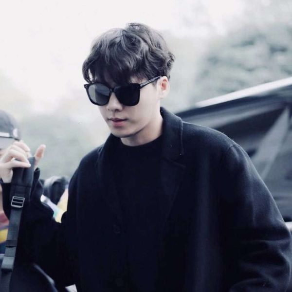 2021 new gm sunglass bye li yifeng qi wei same fashion polarized sunglass, White;black
2021 new gm sunglass bye li yifeng qi wei same fashion polarized sunglass, White;black
