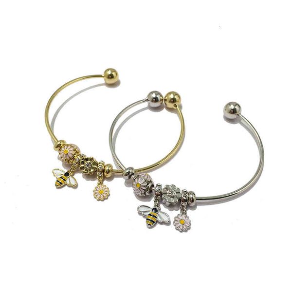 charm bracelets 56diy manual oil dripping bee little chrysanthemum mori series open bracelet, Golden;silver
charm bracelets 56diy manual oil dripping bee little chrysanthemum mori series open bracelet, Golden;silver