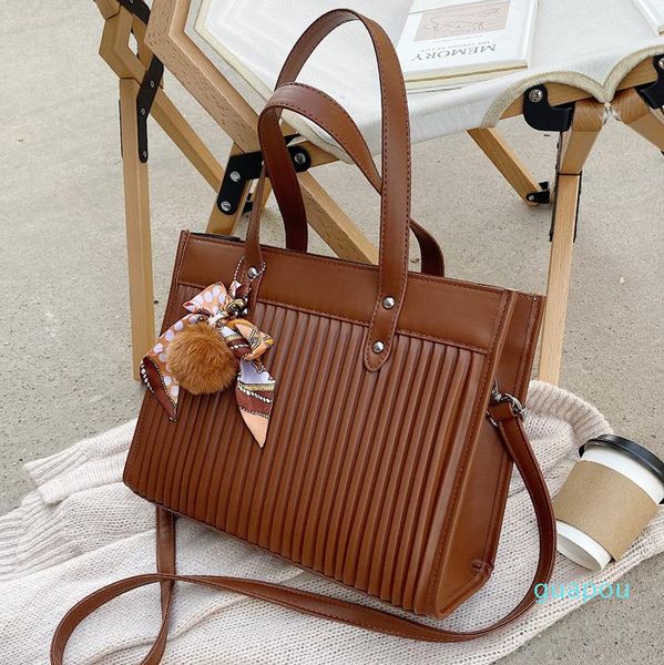 evening bags high-quality women's pleated large-capacity handbags autumn and winter shoulder bag fashionable simple female
evening bags high-quality women's pleated large-capacity handbags autumn and winter shoulder bag fashionable simple female