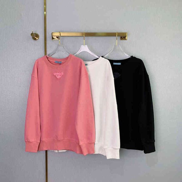 p home 21 early autumn classic capsule series three-dimensional flower triangle simple leisure round neck long sleeve sweater, Black
p home 21 early autumn classic capsule series three-dimensional flower triangle simple leisure round neck long sleeve sweater, Black