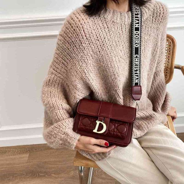 2022 factory wholesale new spring senior leather sense trend one shoulder autumn and winter women's atmosphere, Black;red
2022 factory wholesale new spring senior leather sense trend one shoulder autumn and winter women's atmosphere, Black;red