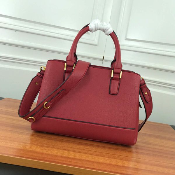 2021 evening bag luxury designer shoulder leather material messenger hand business style design 2031
2021 evening bag luxury designer shoulder leather material messenger hand business style design 2031