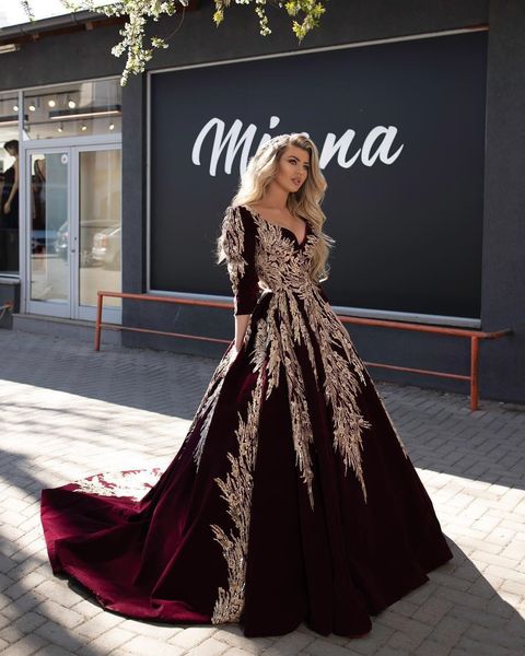 2022 burgundy dubai arabic ball gown prom dresses lace appliqued celebrity v neck long sleeve evening gowns formal pageant dress, Black
2022 burgundy dubai arabic ball gown prom dresses lace appliqued celebrity v neck long sleeve evening gowns formal pageant dress, Black