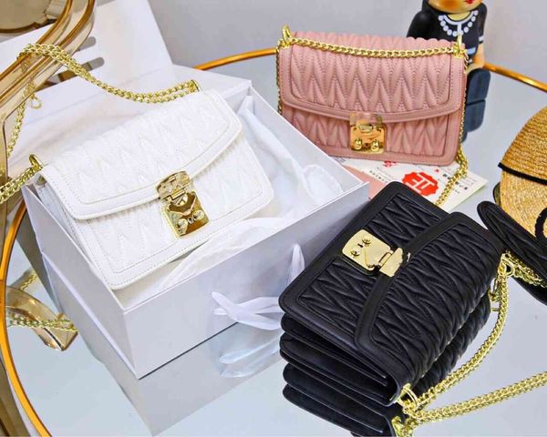 design s chain single solid color horizontal small square korean lock belt cover pink bag
design s chain single solid color horizontal small square korean lock belt cover pink bag