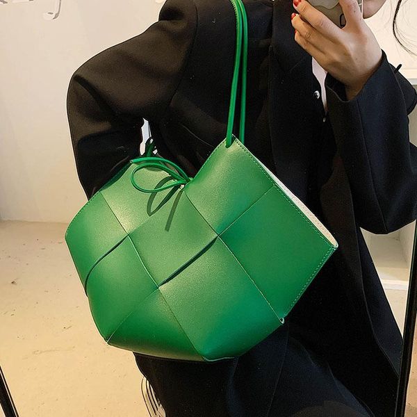 weave design pu leather crossbody shoulder bags for women 2021 summer ladies luxury tendy handbags and purses cross body
weave design pu leather crossbody shoulder bags for women 2021 summer ladies luxury tendy handbags and purses cross body