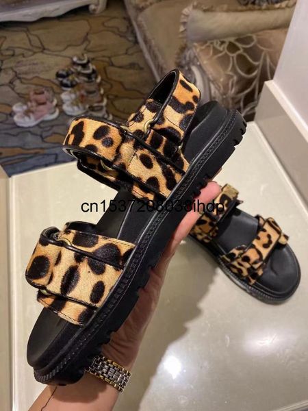 sandals designer 2021 early spring walk show sandals, silk leather, leopard stitching, Black 
sandals designer 2021 early spring walk show sandals, silk leather, leopard stitching, Black