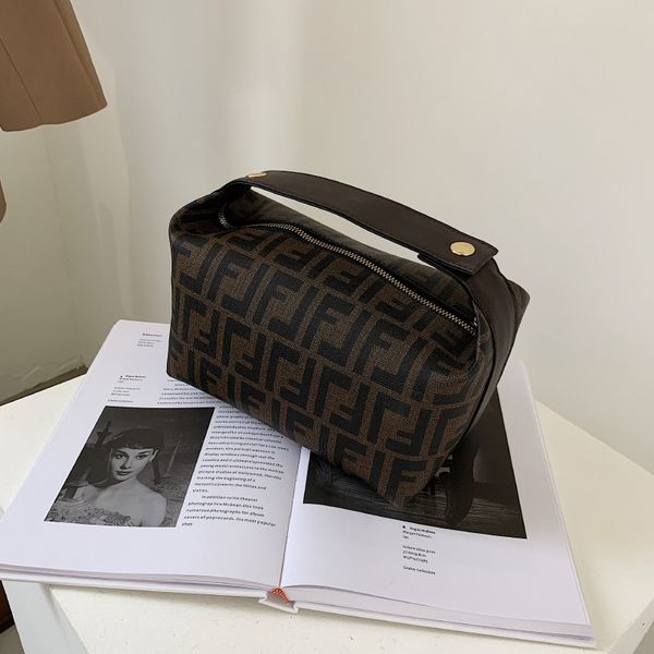luxury handbags new large capacity travel portable cosmetic storage women's washing bag
luxury handbags new large capacity travel portable cosmetic storage women's washing bag
