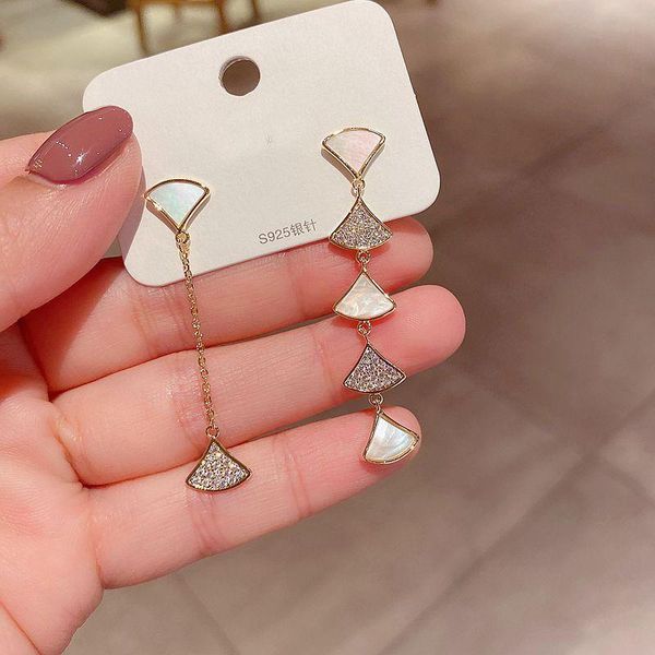 high-end ab style long sector natural shell drop earrings gold color cubic zirconia for women dangle & chandelier, Silver
high-end ab style long sector natural shell drop earrings gold color cubic zirconia for women dangle & chandelier, Silver
