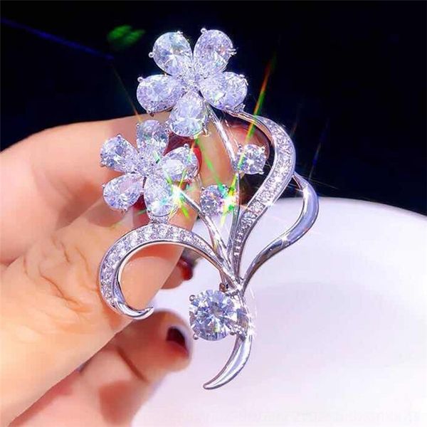 hvha fashion elegant micro inlaid es zircon flower sweater brooch beautiful suit women's brooch high grade sweater accessories cardigan, Gray
hvha fashion elegant micro inlaid es zircon flower sweater brooch beautiful suit women's brooch high grade sweater accessories cardigan, Gray