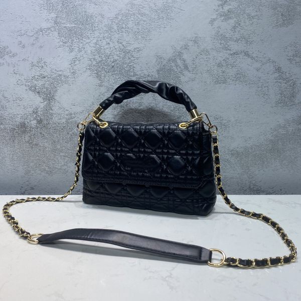 luxury handbags fashionable new portable small fragrance lingge chain one shoulder messenger bag
luxury handbags fashionable new portable small fragrance lingge chain one shoulder messenger bag