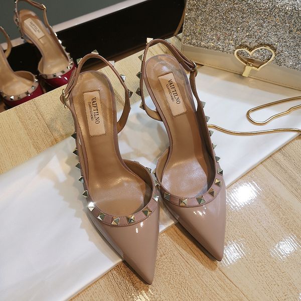 luxury dress shoes one line sandal lady 2021 v family rivet pointed high thin heel bandage baotou liuding fairy wind summer, Black
luxury dress shoes one line sandal lady 2021 v family rivet pointed high thin heel bandage baotou liuding fairy wind summer, Black