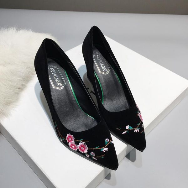 dress shoes flowers embroidery flock black chunky heel pumps women pointed toe high heels elegant office work 2021
dress shoes flowers embroidery flock black chunky heel pumps women pointed toe high heels elegant office work 2021
