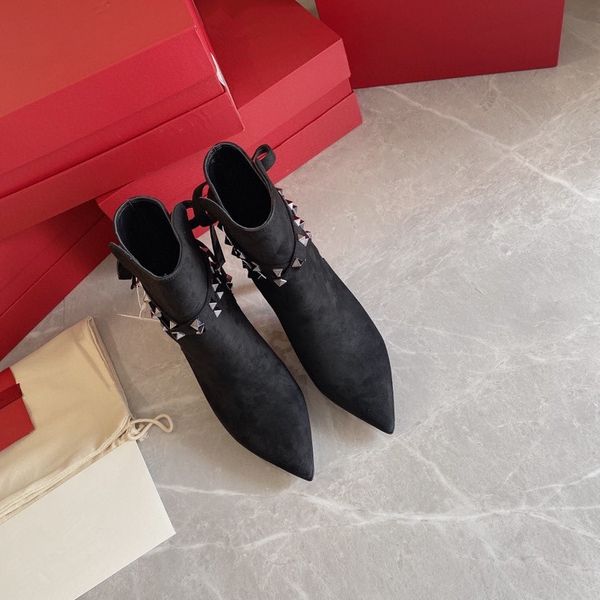 2021 women designer boots martin desert flamingos love arrow 100% real leather medal coarse non-slip winter shoes, Black
2021 women designer boots martin desert flamingos love arrow 100% real leather medal coarse non-slip winter shoes, Black