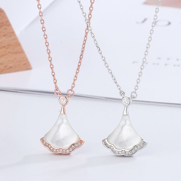 necklace s925 silver jewelry women's korean small skirt lovely simple fan-shaped inlaid white fritillaria clavicle chain
necklace s925 silver jewelry women's korean small skirt lovely simple fan-shaped inlaid white fritillaria clavicle chain