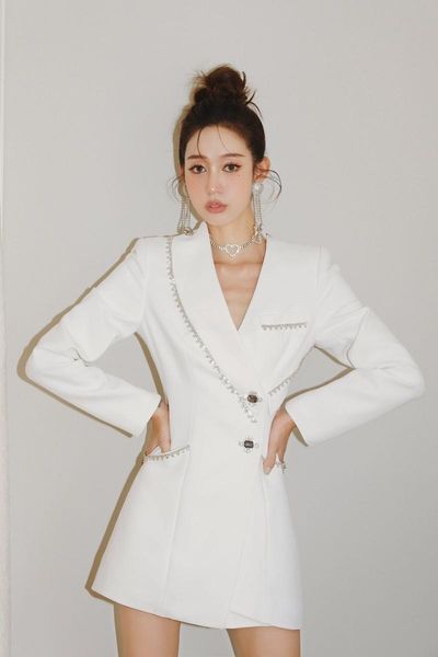women's suits & blazers 2021 autumn luxury women diamonds fashion slim blazer jacket female coat 2 color gdnz 9.14, White;black
women's suits & blazers 2021 autumn luxury women diamonds fashion slim blazer jacket female coat 2 color gdnz 9.14, White;black