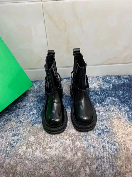 Winter boots warm antiskid cowhide boot Low ankle designer guide slide designers woman 8.5 size and classic shoes wholesale high quality, Black
Winter boots warm antiskid cowhide boot Low ankle designer guide slide designers woman 8.5 size and classic shoes wholesale high quality, Black