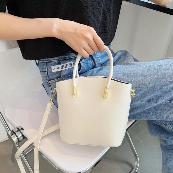 european and american simple leisure handbag women's bag 2021 fashion trend one shoulder slung bucket
european and american simple leisure handbag women's bag 2021 fashion trend one shoulder slung bucket